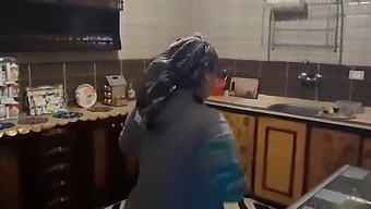 Harmotan Pohjoinen Seikkailu Kypsien Ja Mustien Esiintyjien Kanssa