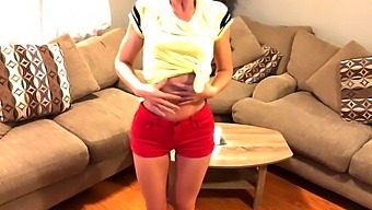 Gorący Solowy Występ Stepkuzynki: Obowiązkowy Seans Na Porn Hub