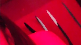 Biorę Udział W Imprezie Swingersów I Pozwalam Się Penetrować Przez Nieznanych Uczestników, Jęcząc Jednocześnie